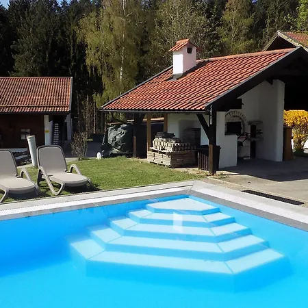 In Rassreuth Mit Gemeinsamem Pool